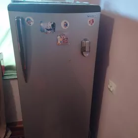 прадаеца холодильник