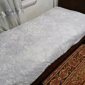кровать