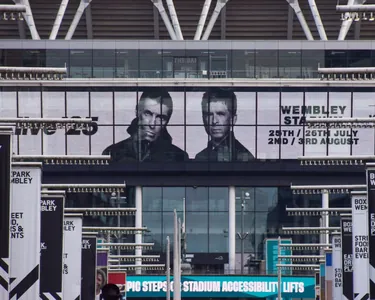 «Oasis» toparynyň gaýtadan birleşmegi bilen bagly konsert sapary üçin muşdaklar 1 milliard funtdan köp pul harçlar
