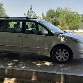 Toyota Sienna 2005