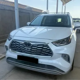 Toyota Highlander 2021