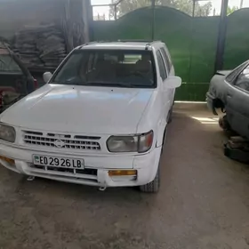 Nissan Pathfinder 1996