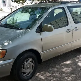 Toyota Sienna 2002