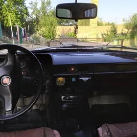 Gaz 24 1990