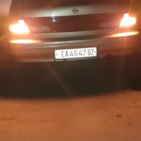 Nissan Cefiro 1995