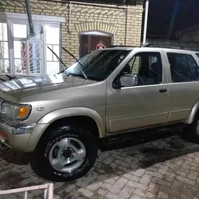 Nissan Pathfinder 1999