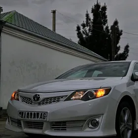 Toyota Camry 2014