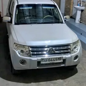 Mitsubishi Pajero 2010