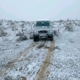 Mitsubishi Montero 2001
