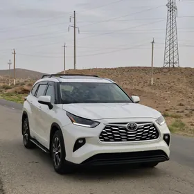 Toyota Highlander 2021