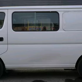 Nissan Urvan 2010