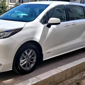 Toyota Sienna 2021