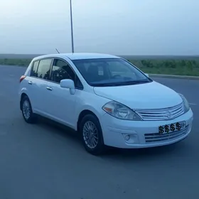 Nissan Versa 2011