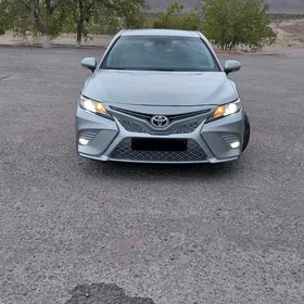 Toyota Camry 2019