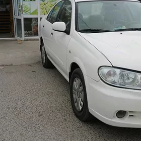 Nissan Sunny 2010