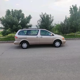 Toyota Sienna 2002