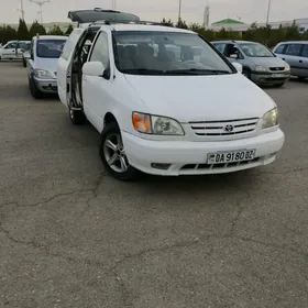 Toyota Sienna 2002