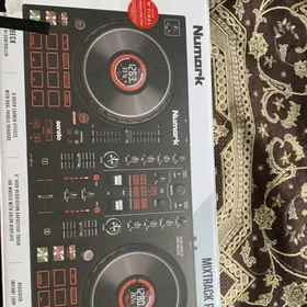 DJ controller Numark