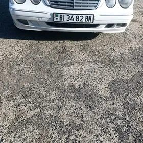 Mercedes-Benz E320 2001