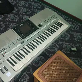 Yamaha S. 700.