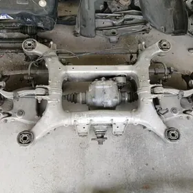 задняя балка в зборе F10