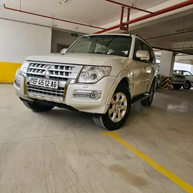 Mitsubishi Pajero 2015