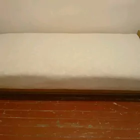 кровать