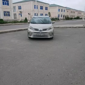 Toyota Sienna 2015