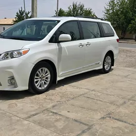 Toyota Sienna 2019