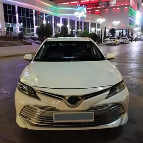 Toyota Camry 2019