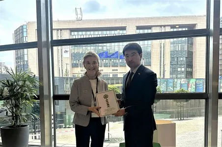 Ýewropa Komissiýasynyň ýolbaşçysyna Gurbanguly Berdimuhamedowyň çakylygy gowşurdyldy