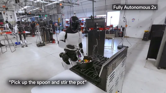 Tesla научила Optimus выполнять бытовые задачи: робот пылесосит и готовит еду