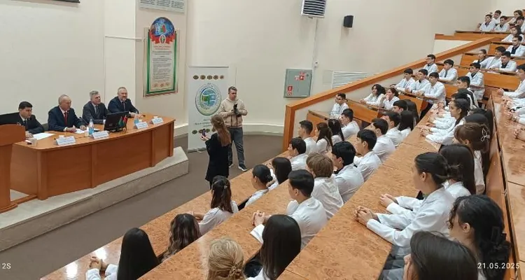 В Минске прошла встреча туркменского посла со студентами