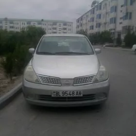 Nissan Tiida 2008