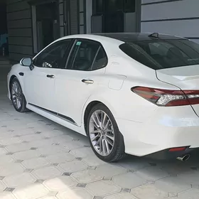 Toyota Camry 2018