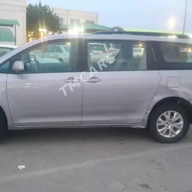 Toyota Sienna 2012