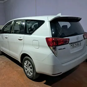 Toyota Innova 2020