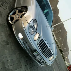 Mercedes-Benz E320 2003