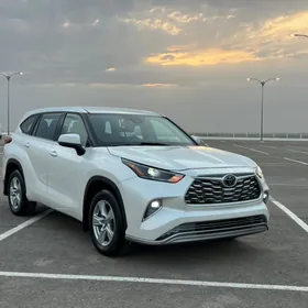 Toyota Highlander 2021