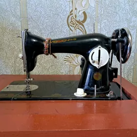 Tikin maşyn. Швейная машина