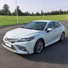 Toyota Camry 2021