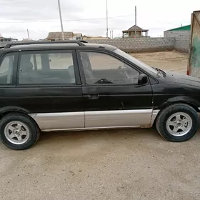 Mitsubishi RVR 1995