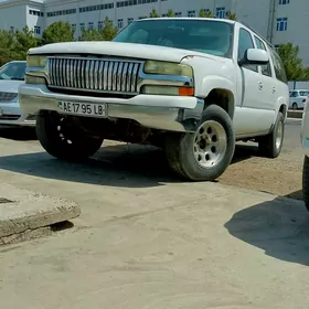 Chevrolet Suburban 2004