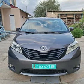 Toyota Sienna 2010