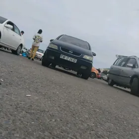 Opel Zafira 2001