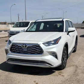 Toyota Highlander 2021