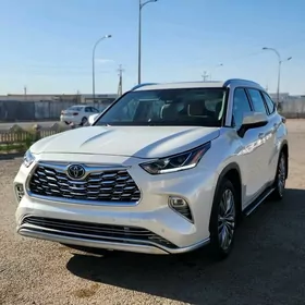 Toyota Highlander 2021