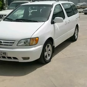 Toyota Sienna 2002