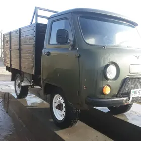 UAZ 452 1988