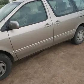 Toyota Sienna 2000